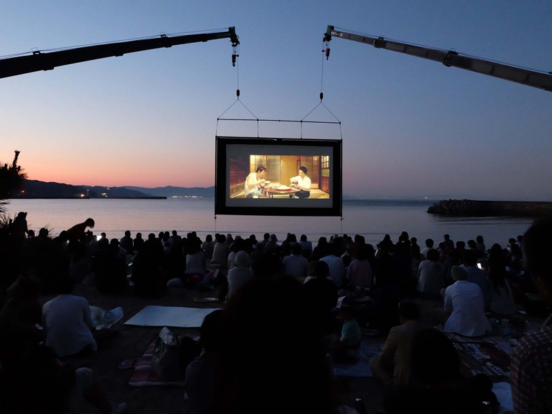 「うみぞら映画祭2018」　〜波音をBGMに海辺で愉しむ“海の映画館”1