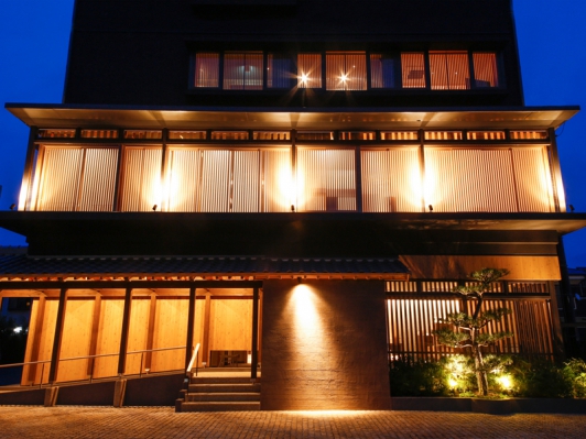 2018年6月20日(水)に新たなグループホテル“湊小宿 海の薫とAWAJISHIMA ”が誕生します